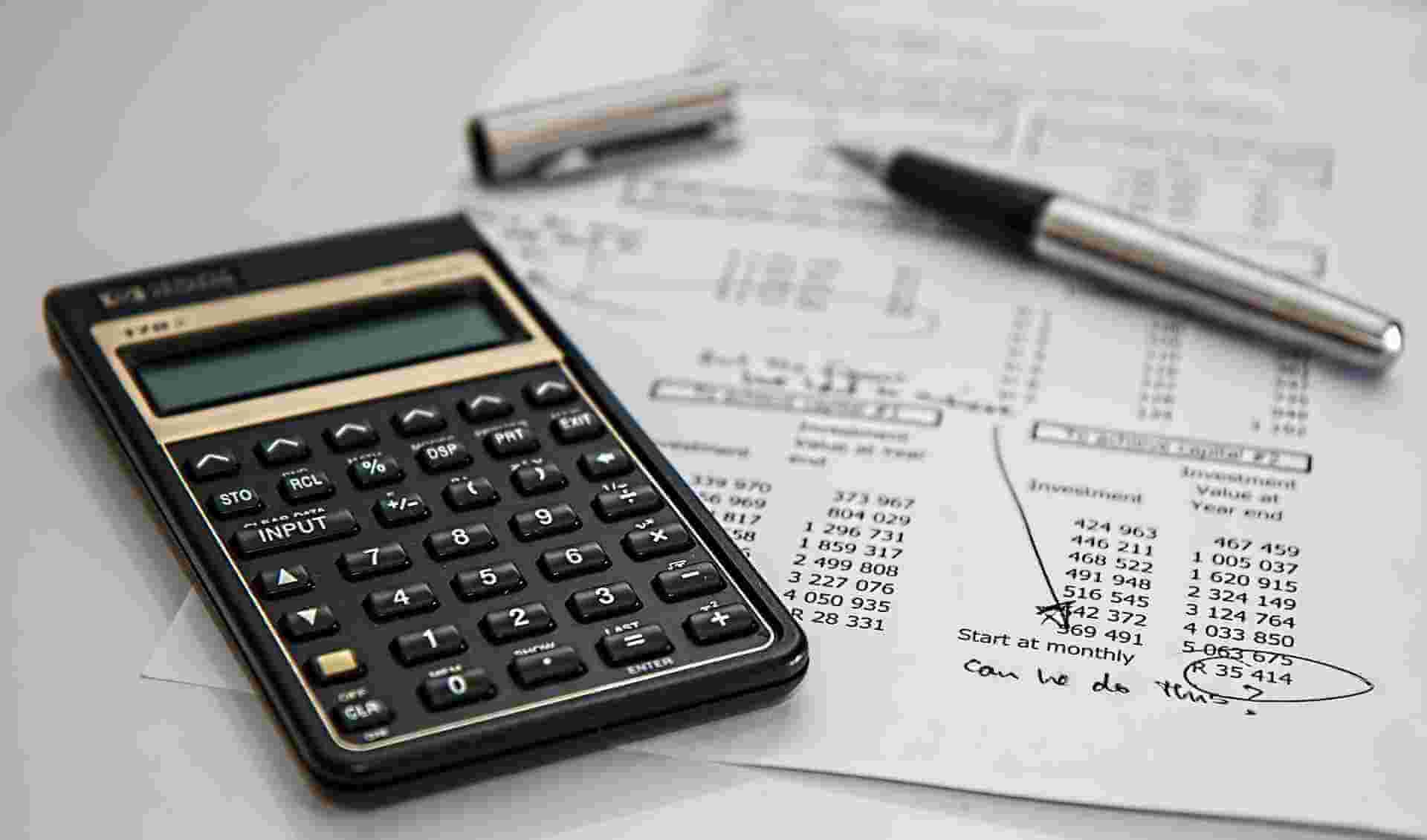 Commissaire Aux Comptes le commissaire aux compte vérifie les calculs de la comptabilité